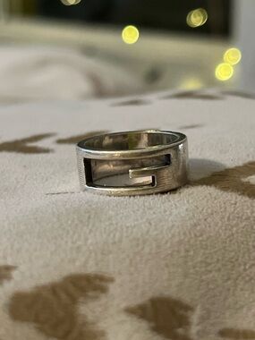 Gucci 6.5 Silver Geometric Band Ring - Modern Minimalist